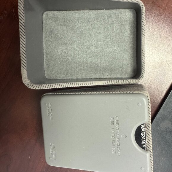 BILL BLASS BRAND - VINTAGE GOLD WRIST WATCH - Picture 2 of 6